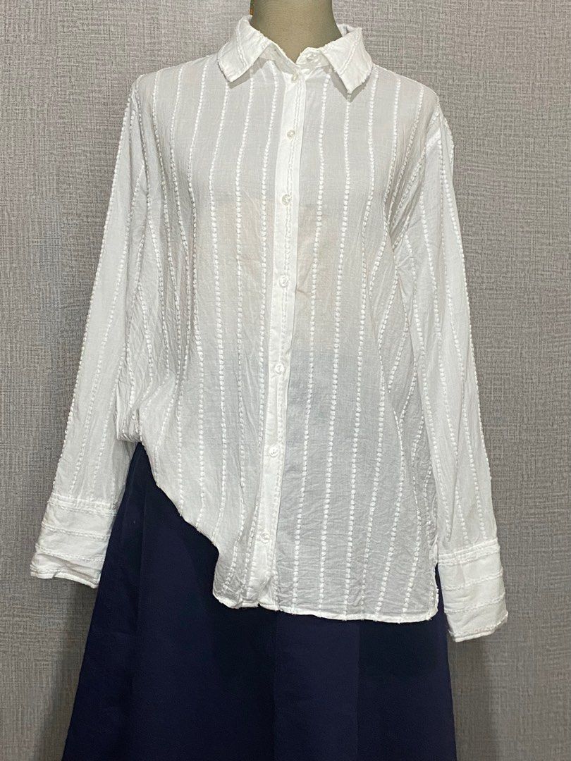Mango Kasha Button down Blouse (Category: Blouses) located in Las Pinas. Submitted by rose.luab (Listing ID 1268473861, Image 1). Description: Preowned Blouse white Size Medium Mode of Payment Gcash or Maya Only ➡️Payment First before Pick Up ➡️No return no Exchange Policy ➡️No cancellation after payment received Note: Buyer Shoulder Handling Fee ( Las Pinas Area) .