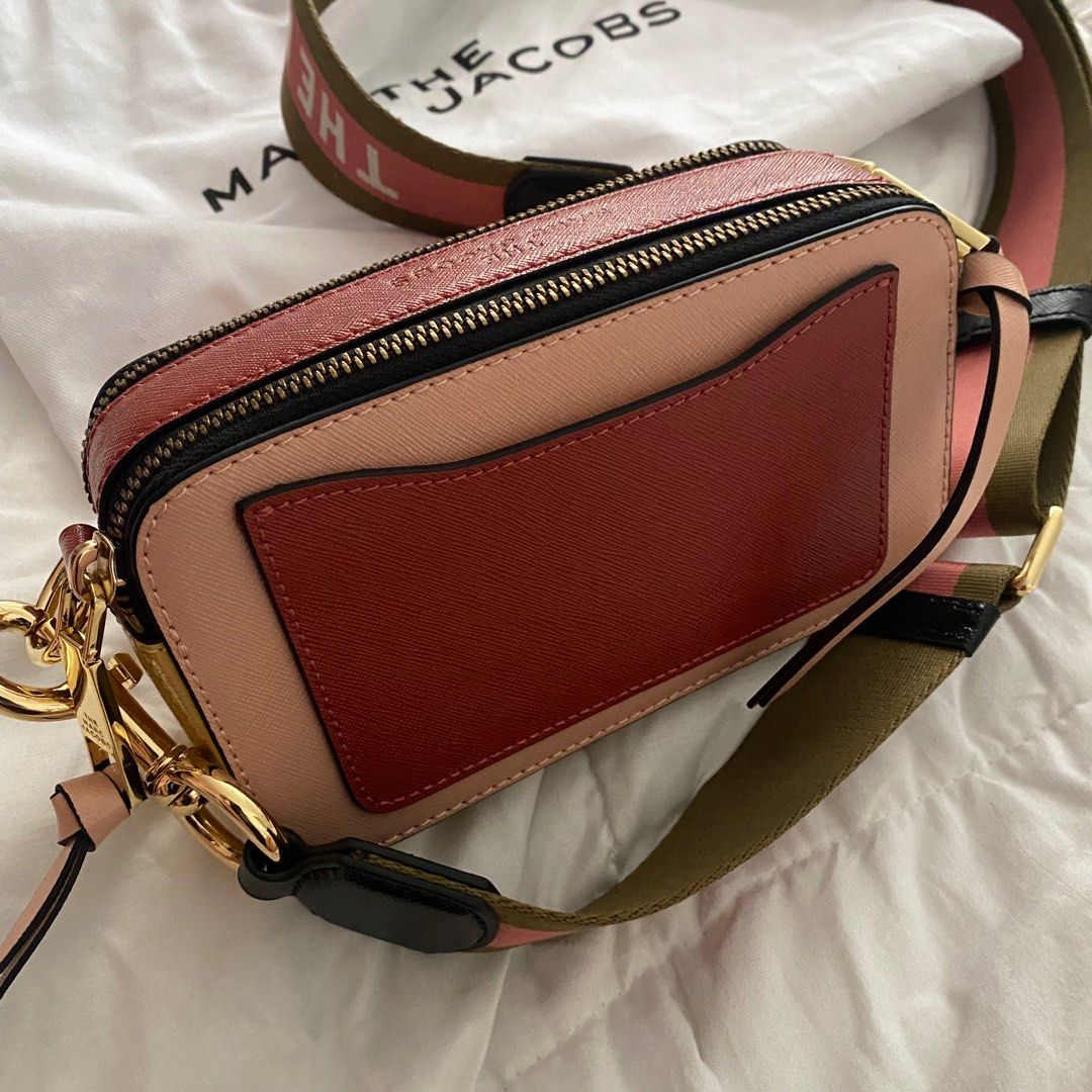 Marc Jacobs original snapshot crossbody bag (Category: Cross-body Bags) located in Malolos. Submitted by beasarchive (Listing ID 1268393852, Image 3). Description: •authentic • original price: ₱29k • used once • dust bad included.