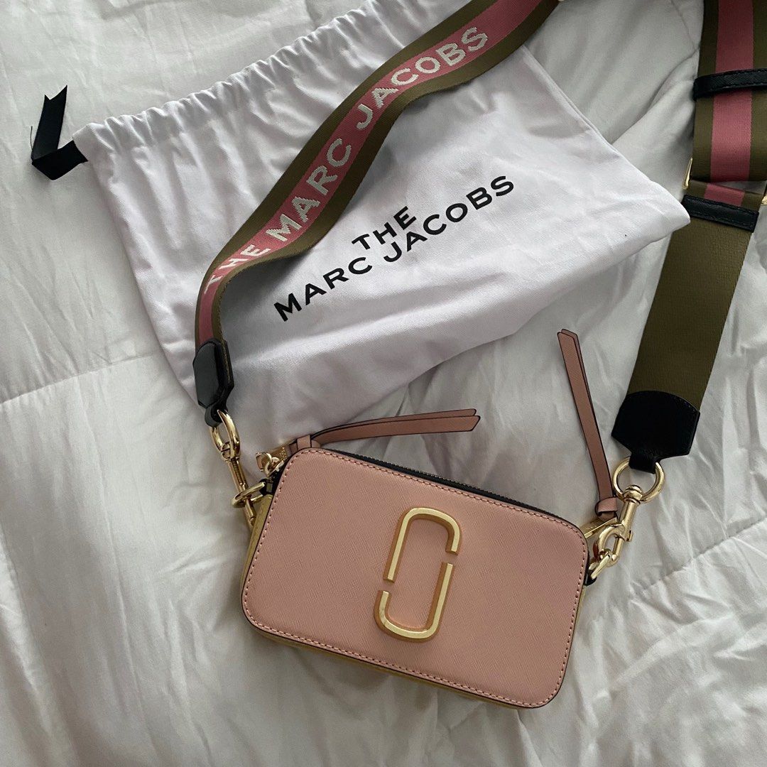 Marc Jacobs original snapshot crossbody bag (Category: Cross-body Bags) located in Malolos. Submitted by beasarchive (Listing ID 1268393852, Image 2). Description: •authentic • original price: ₱29k • used once • dust bad included.