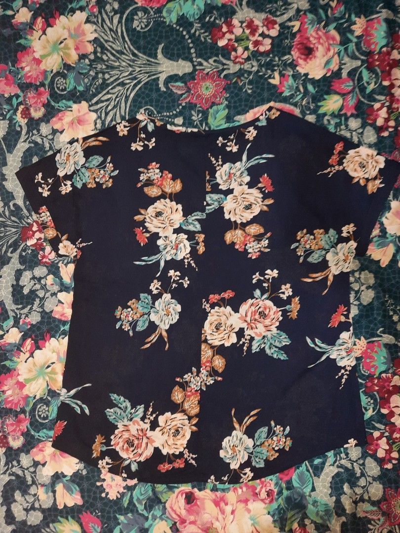 Navy Blue Floral Shirt (Category: Blouses) located in Caloocan City. Submitted by milliebobbie (Listing ID 1268425568, Image 2). Description: .