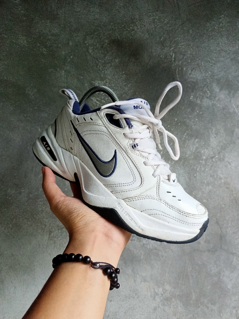 nike air monarch women's