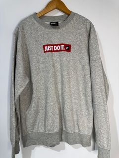 Nike 大學T