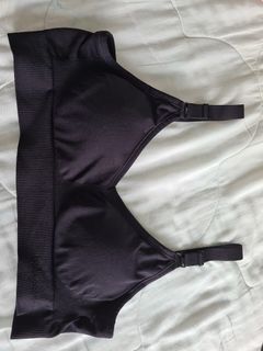 Sports bra with Velcro suitable or maternity/postpartum wear