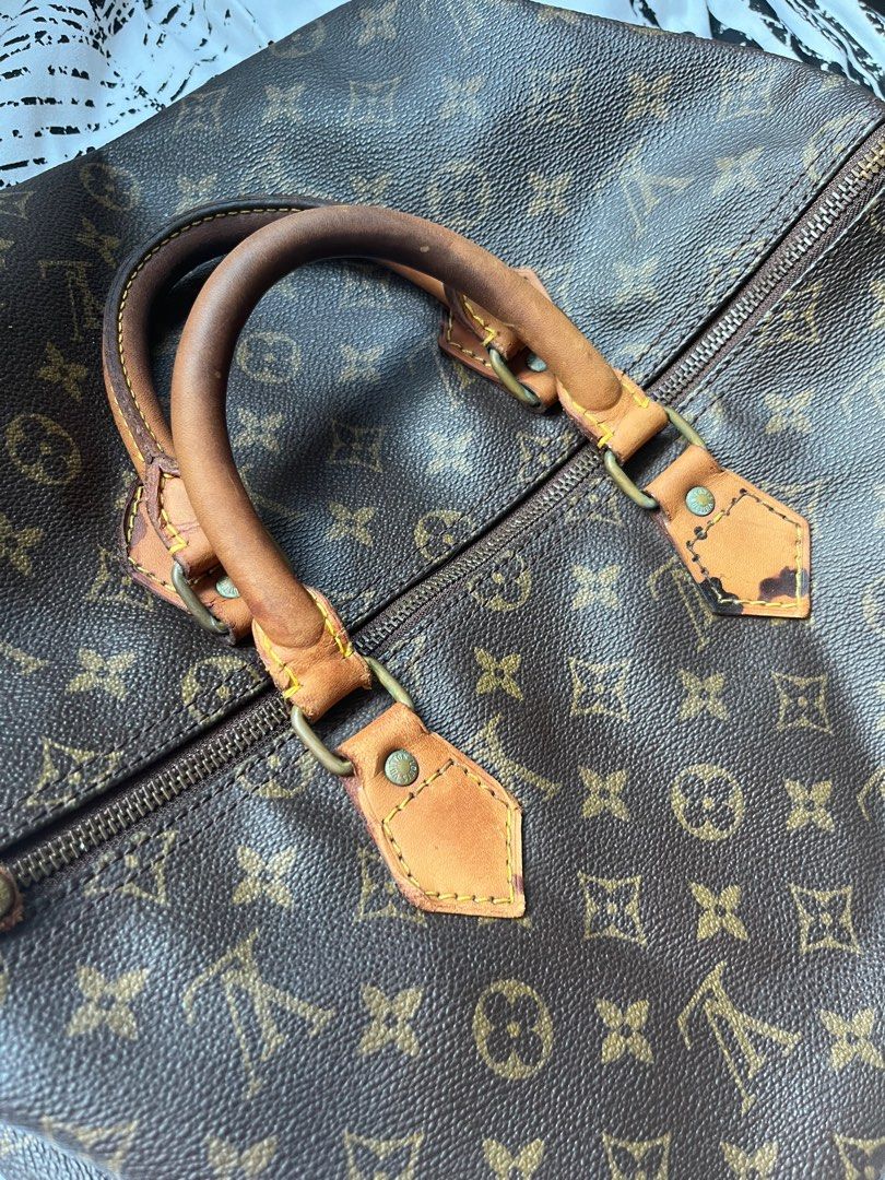 Original Vintage Louis Vuitton Speedy 35 (Category: Luxury Bags & Wallets) located in Mandaluyong City. Submitted by everythingjapan (Listing ID 1268342543, Image 2). Description: Original Vintage LV Speedy 35 Rank B-C Rubbed off date code and stamp, no zipper puller, darkening on handles and vachetta With Proauthenticators verbal authentication Clear monogram Piping intact Clean interior Can use as is with twilly if not finicky. No inclusions.
