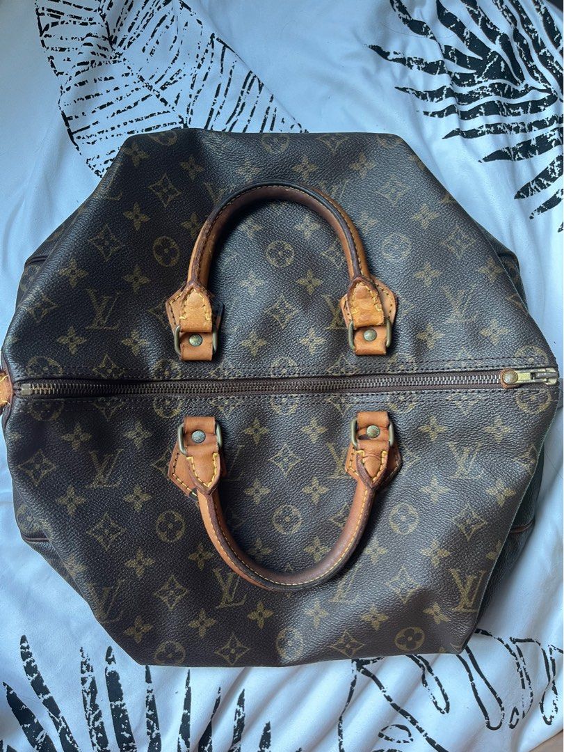 Original Vintage Louis Vuitton Speedy 35 (Category: Luxury Bags & Wallets) located in Mandaluyong City. Submitted by everythingjapan (Listing ID 1268342543, Image 1). Description: Original Vintage LV Speedy 35 Rank B-C Rubbed off date code and stamp, no zipper puller, darkening on handles and vachetta With Proauthenticators verbal authentication Clear monogram Piping intact Clean interior Can use as is with twilly if not finicky. No inclusions.