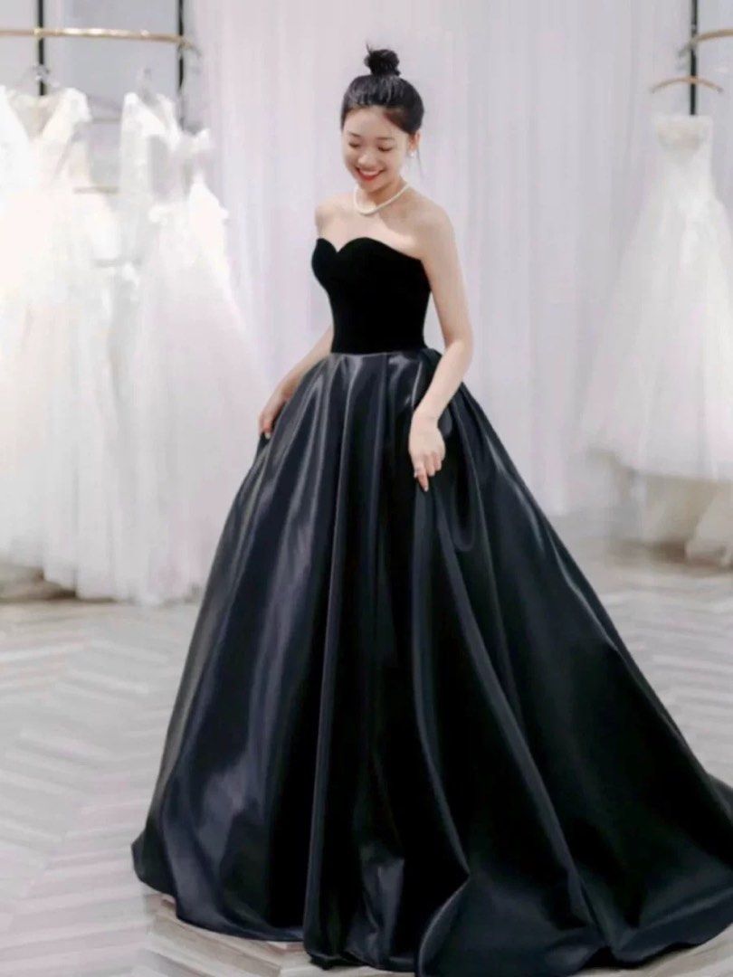 Elegant princess deals dress