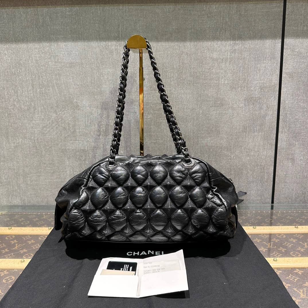 PRE-ORDER] Preloved Chanel Bowling Bag. 34*16cm., Luxury, Bags & Wallets on  Carousell