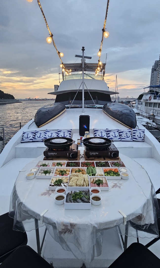 halal yacht dinner