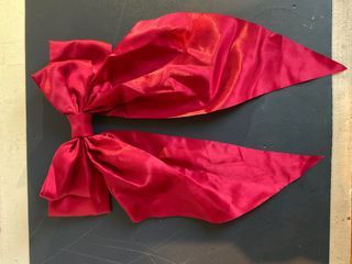red bow hair clip