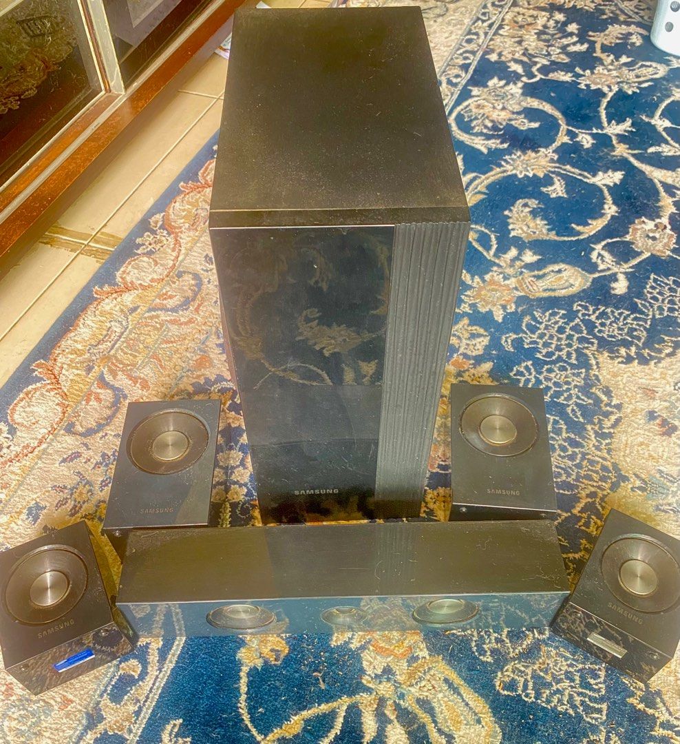 SAMSUNG Surround Sound SystemSubwoofer and Speakers (6 item), TV