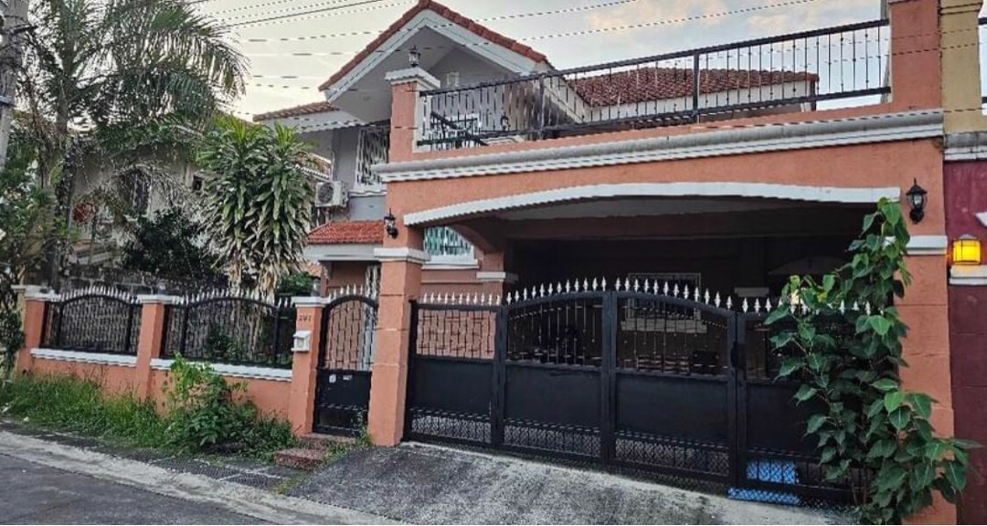 Santa Rosa Estates in front of Paseo near Nuvali SemiFurnished House for Rent, Property