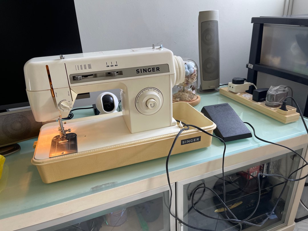 Singer electric sewing machine, Hobbies & Toys, Stationery & Craft ...