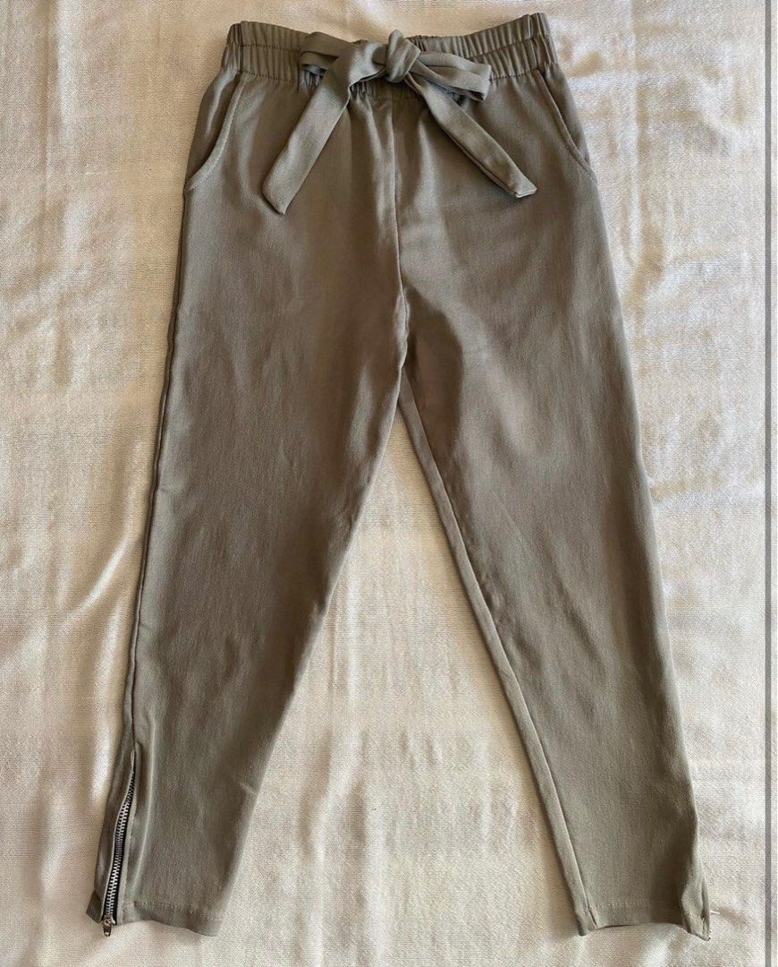 Slim fit drawstring sweatpants (Category: Other Bottoms) located in Guimba. Submitted by _thrift_things_ (Listing ID 1268498558, Image 1). Description: 24-26 Excellent condition * Items are preloved but in excellent condition, please manage your expectations. *Wash the clothes before wearing. *Product color may vary from the images shown due to lighting and photography..
