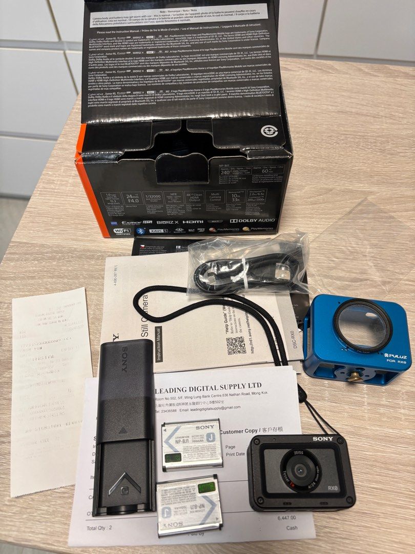 Sony RX0 第一代 （分類：相機）位於 Hong Kong。 由 yanckwan 提交（商品編號 1268339727，圖片 1）。簡介： 鑽石山交收 兩電 + 外置叉電 Full set 新舊睇相。