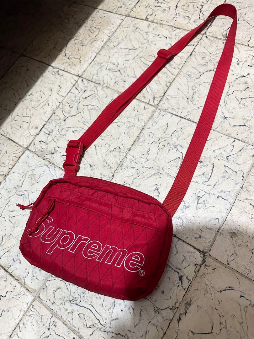 Supreme shoulder bag sale fw18 on body