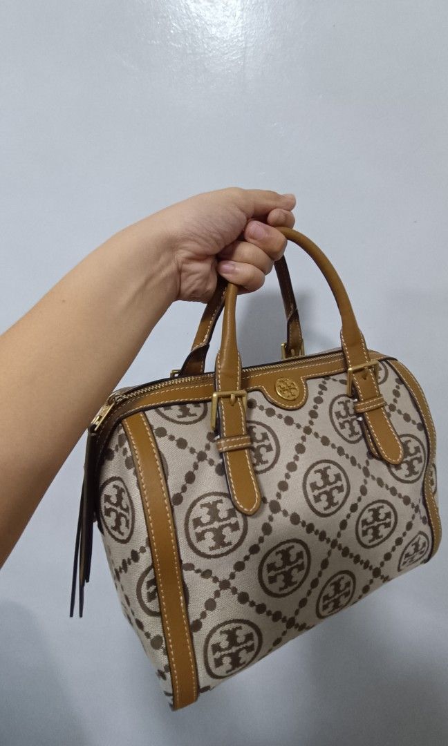 Tory Burch Bag Original (Category: Luxury Bags & Wallets) located in Taytay. Submitted by catherinen77474 (Listing ID 1268466435, Image 2). Description: Original price 30k Rfs Need funds.