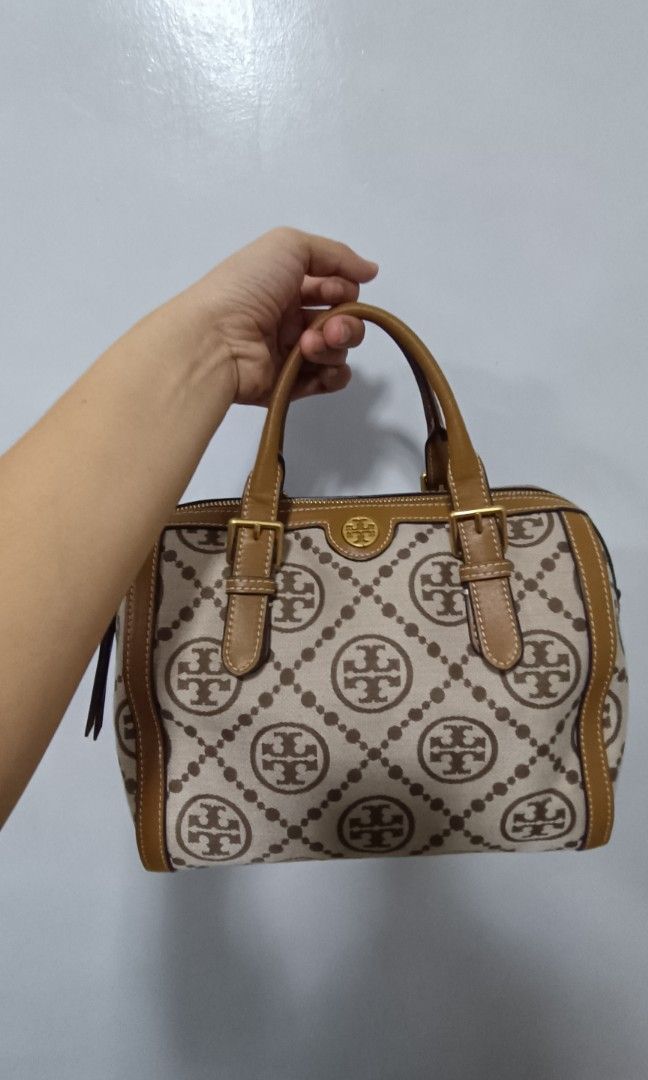 Tory Burch Bag Original (Category: Luxury Bags & Wallets) located in Taytay. Submitted by catherinen77474 (Listing ID 1268466435, Image 3). Description: Original price 30k Rfs Need funds.