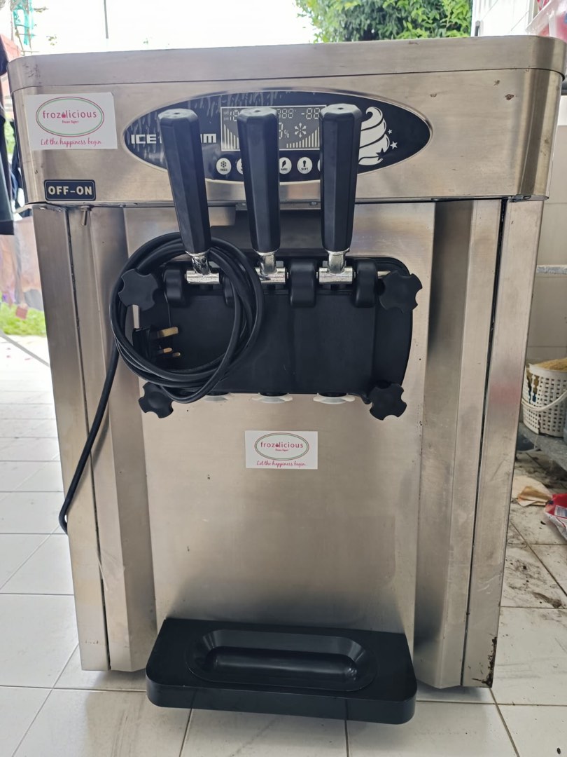 Used Soft serve ice cream machine., TV & Home Appliances, Kitchen Appliances, Icecream Makers