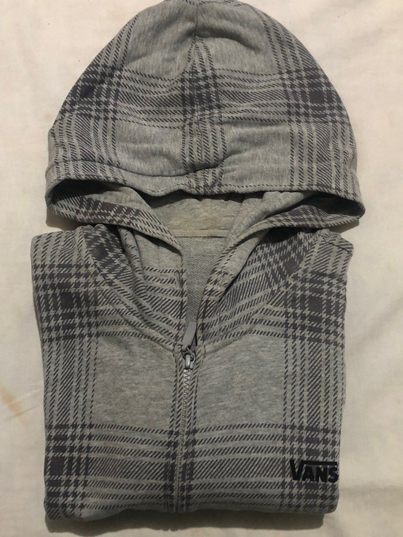 Vans Checkered Hoodie (Category: Hoodies) located in Quezon City. Submitted by zidthrifts (Listing ID 1268331526, Image 2). Description: size Large 22x28 cut tag.