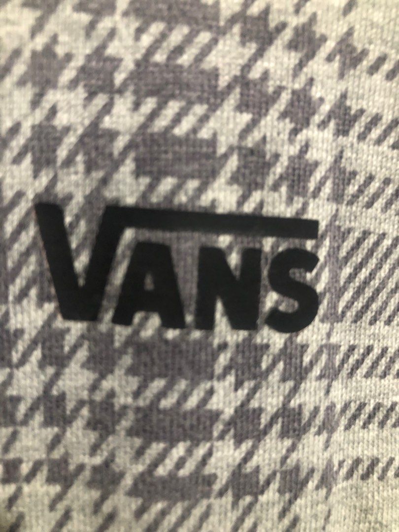 Vans Checkered Hoodie (Category: Hoodies) located in Quezon City. Submitted by zidthrifts (Listing ID 1268331526, Image 3). Description: size Large 22x28 cut tag.