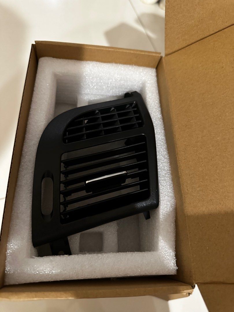 W211 aircon vent set, Car Accessories, Accessories on Carousell