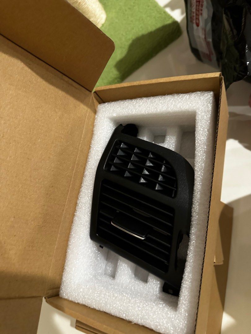 W211 aircon vent set, Car Accessories, Accessories on Carousell