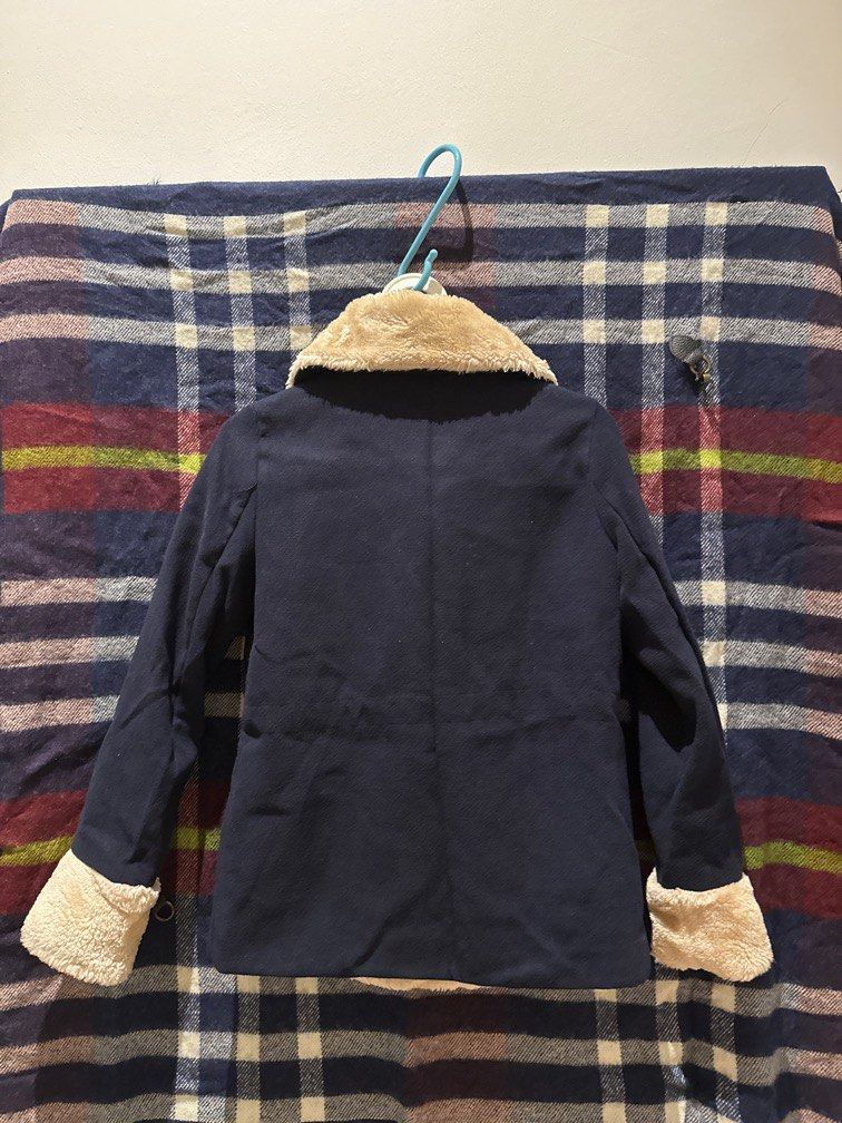 Winter Jacket (Category: Coats, Jackets and Outerwear) located in Singapore. Submitted by giogio30 (Listing ID 1268451667, Image 2). Description: .