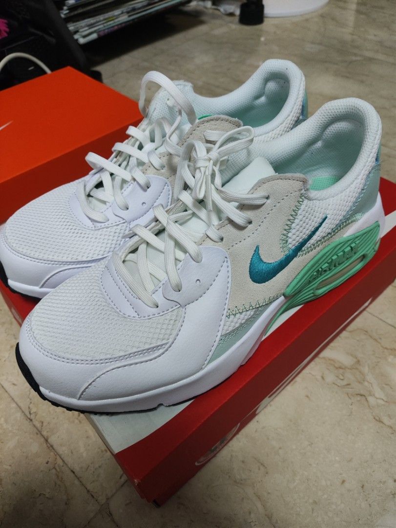 white womans nikes