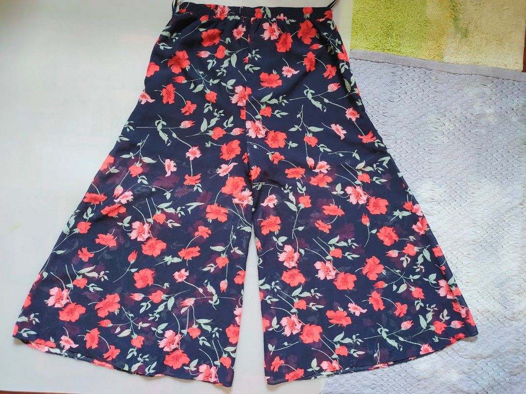 Pantaloon shorts store