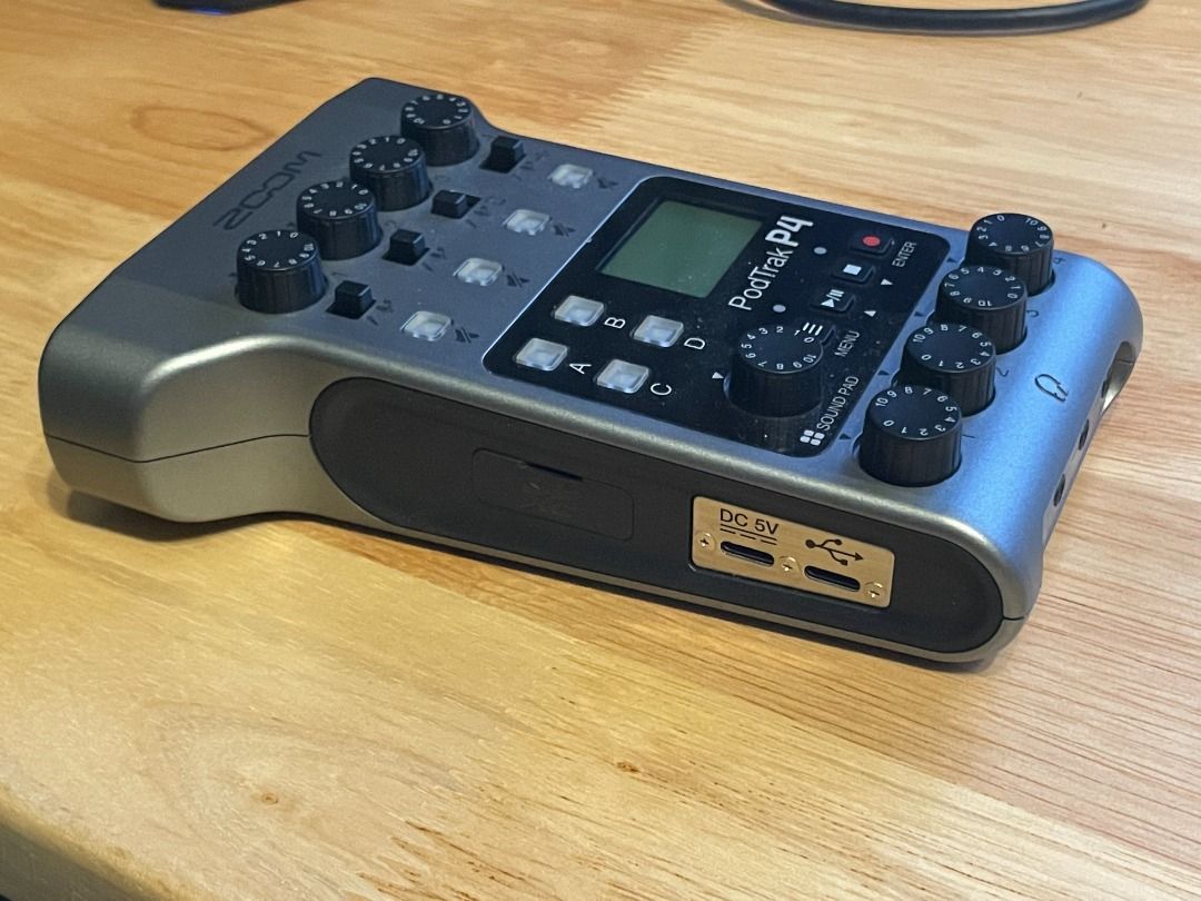 Zoom PodTrak P4 Portable Multitrack Podcast Recorder, Hobbies & Toys