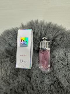 由 yllperfume (刊登 ID 1263664171，圖片 1) 提交，位於 的 (類別：)，說明：。