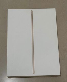 (吉盒) iPad Pro 12.9📱。一直放喺床下底，新淨，企理。沒有摺痕。值得珍藏。iPad 最大size吉盒。  有多款iPad吉盒，詳情可到我主頁✅看看。謝謝。