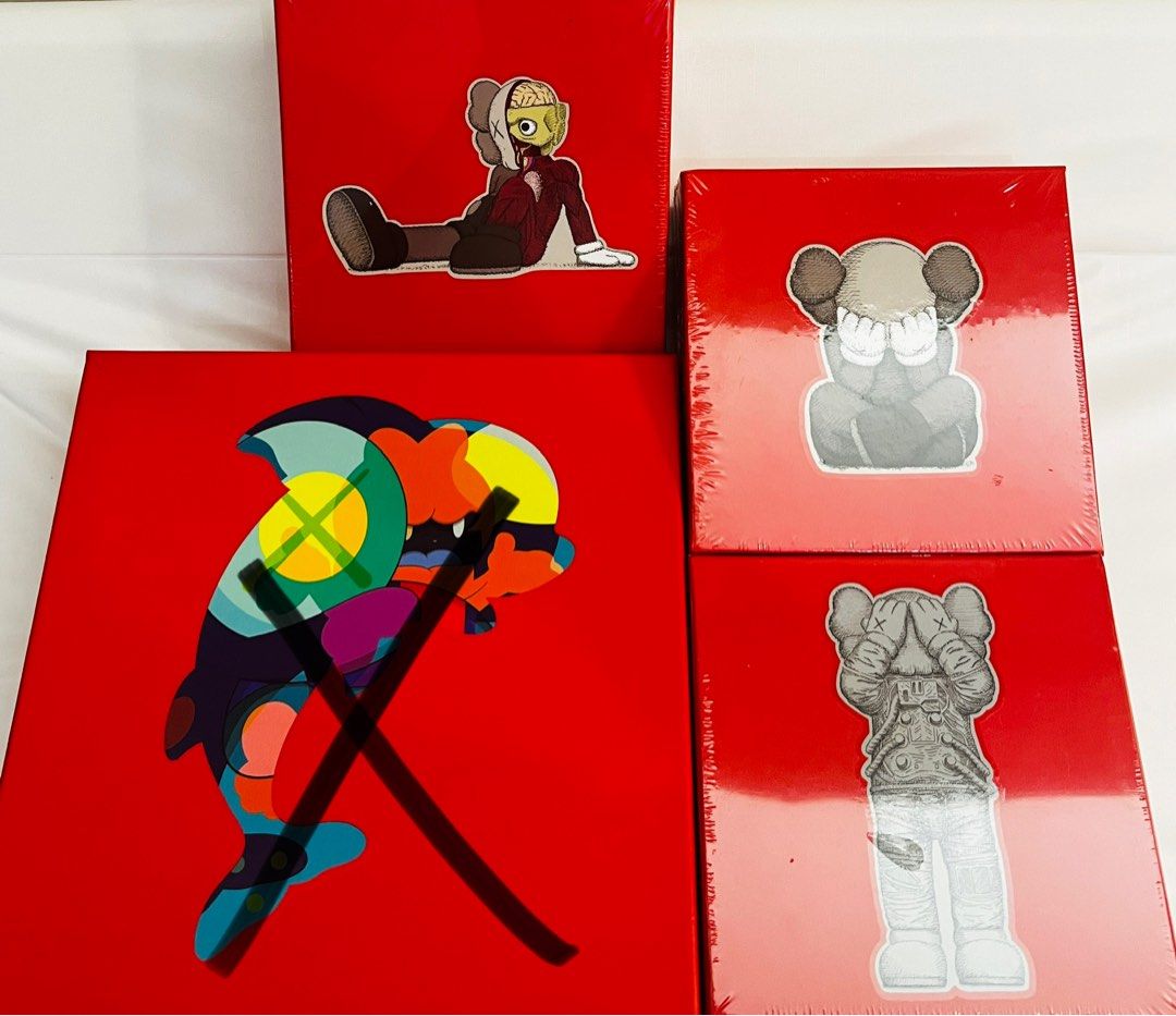 🔥 KAWS TOKYO FIRST Puzzle🔥, 興趣及遊戲, 玩具& 遊戲類- Carousell