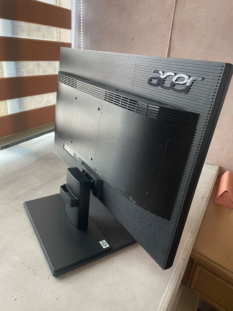 ACER 21.5 V226HQL LCD (Category: Monitor Screens) located in Caloocan City. Submitted by katcee22 (Listing ID 1261575848, Image 3). Description: Lady user for the extra monitor Decluttering - got this in 2021 for ₱7,699 Only used for WFH set-up Has VGA cord and power cord Can place HDMI/VGA and another one. Ican give as additional freebie HDMI cord but connects for Macbook Air 2016 below model. No lowballers and slightly negotiable Pick-up or mee