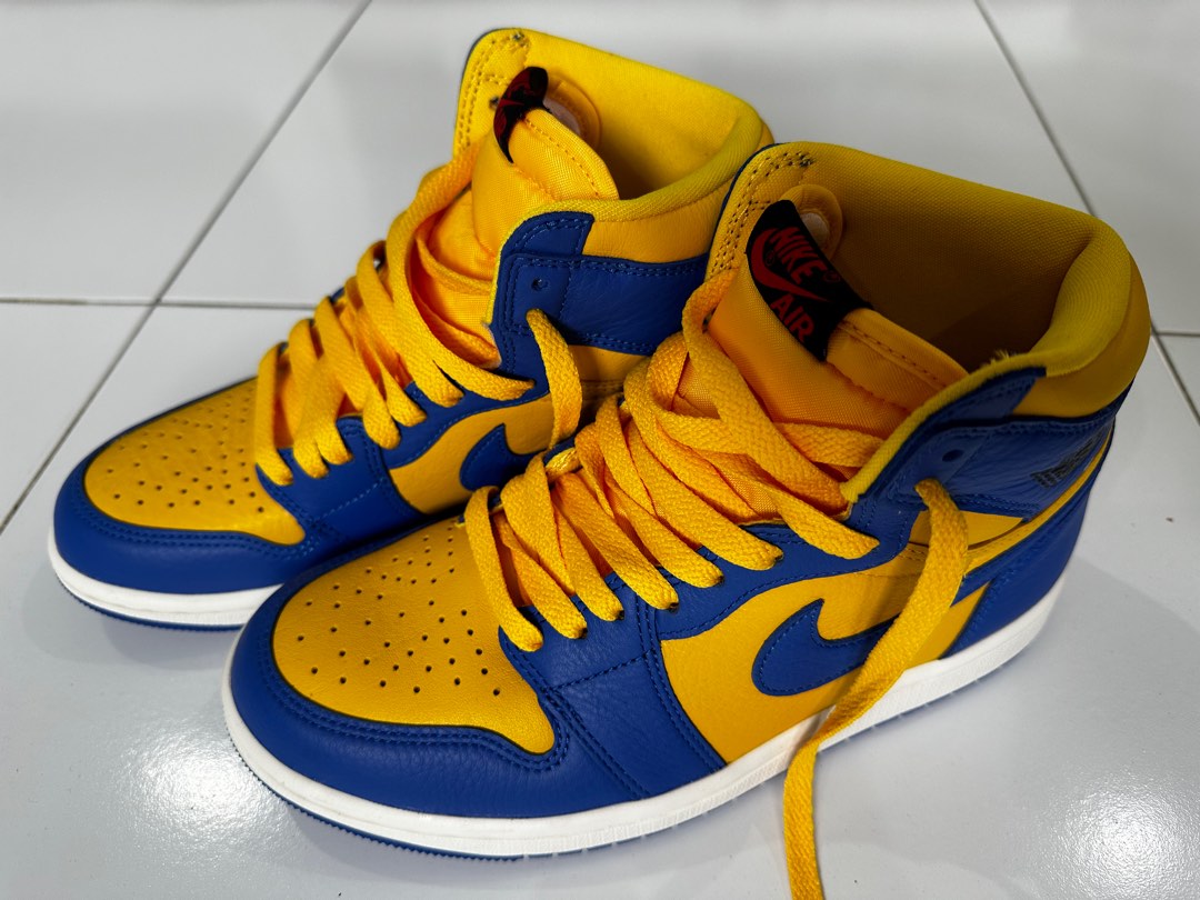 Jordan retro clearance blue and yellow