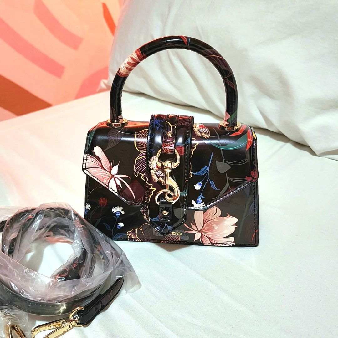 ALDO small Top Handle bag with strap (Category: Tote Bags) located in Quezon City. Submitted by bubbles023 (Listing ID 1263610963, Image 2). Description: BUYER WILL HANDLE PICK UP/ SHIPPING AND SHIPPING FEE Pick up: Veteran's Village QC (near SM North) MOP: gcash or bank transfer USED ONCE - LIKE BNEW bought in-store for Php 3,495 (ALDO SM), comes with receipt they didn't provide a dust bag for this but will give out an ALDO paperbag Top handle b