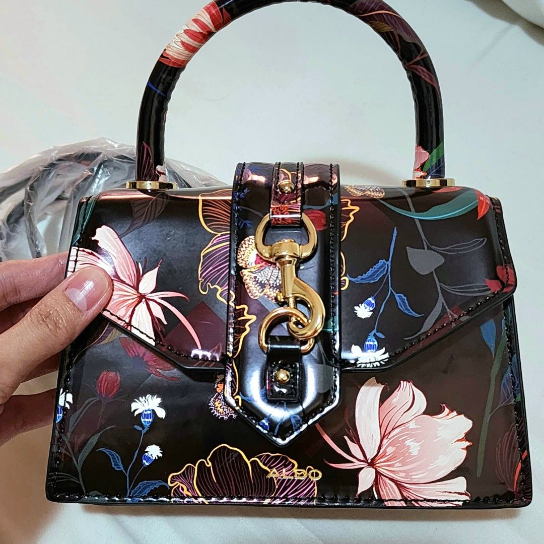 ALDO small Top Handle bag with strap (Category: Tote Bags) located in Quezon City. Submitted by bubbles023 (Listing ID 1263610963, Image 3). Description: BUYER WILL HANDLE PICK UP/ SHIPPING AND SHIPPING FEE Pick up: Veteran's Village QC (near SM North) MOP: gcash or bank transfer USED ONCE - LIKE BNEW bought in-store for Php 3,495 (ALDO SM), comes with receipt they didn't provide a dust bag for this but will give out an ALDO paperbag Top handle b