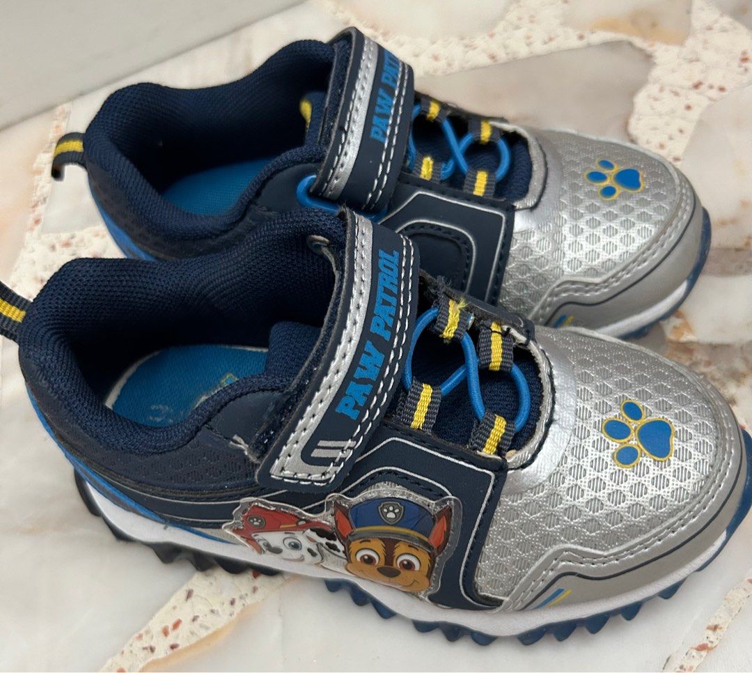 Boys shoes deals size 2