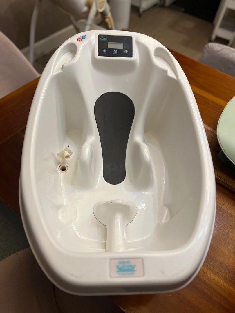 Aquascale Bath Tub Used Once, Babies & Kids, Bathing & Changing ...