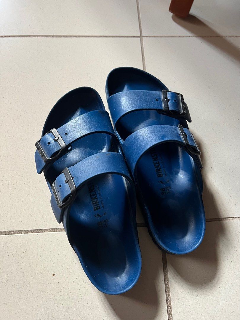 Blue rubber birks top