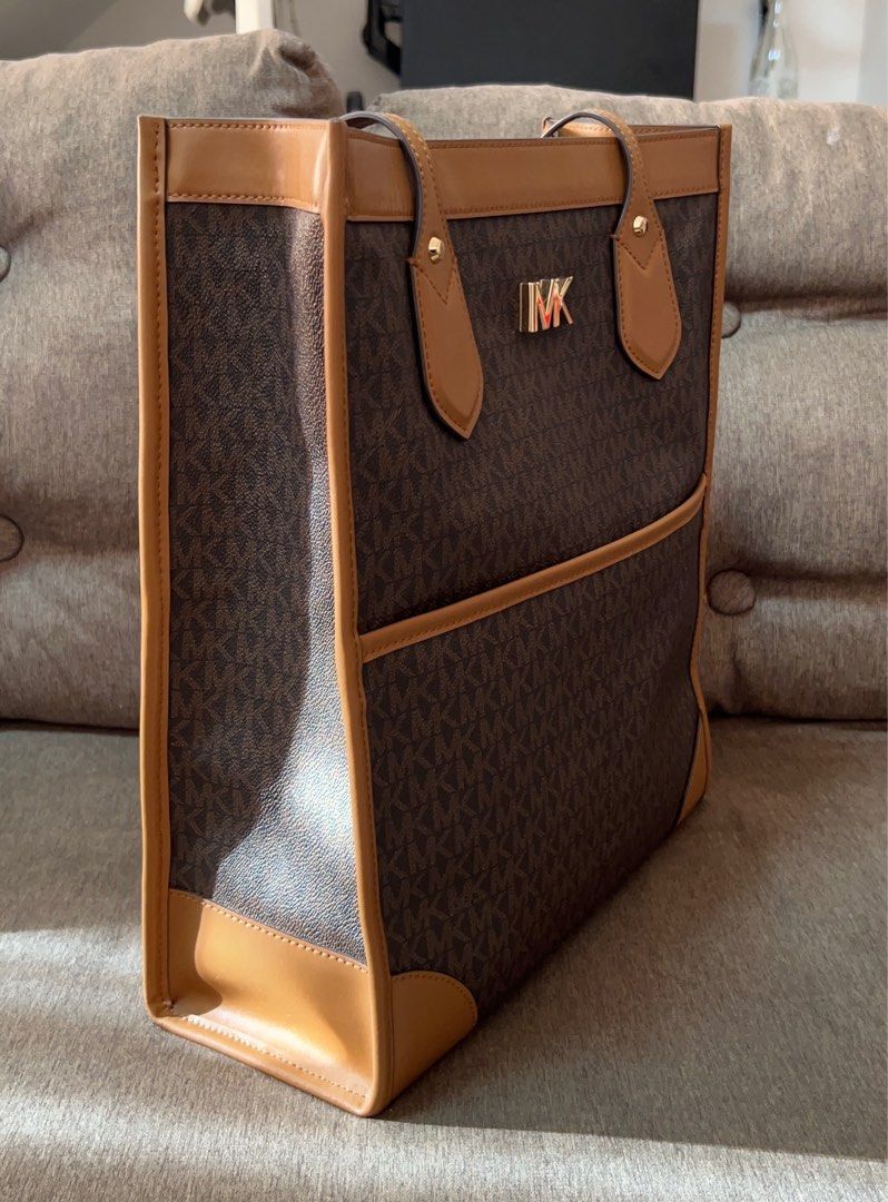 LAST PRICE AUTHENTIC MICHAEL KORS BAY MONOGRAM LARGE TOTE BAG
