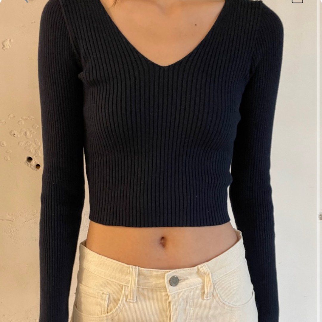 brandy melville anne wool v neck sweater navy blue Women s Fashion Coats Jackets and Outerwear on Carousell