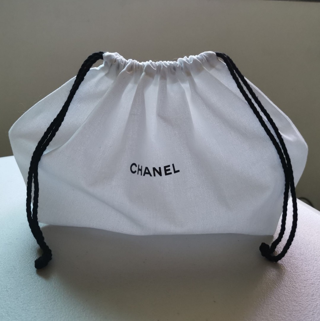 CHANEL beauté beauty kit drawstring pouch, Women's Fashion, Bags & Wallets,  Purses & Pouches on Carousell