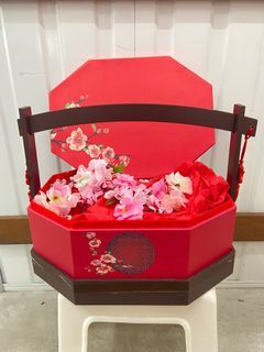 Premium Grand CNY Wooden Hamper Basket hand carry with handle comes with cherry blossoms flower decor HUAT mandarin orange hamper gift box