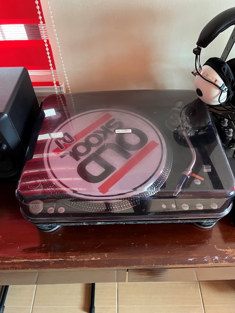 complete set for djing with 700 piecs of different vinyl, Audio, Other