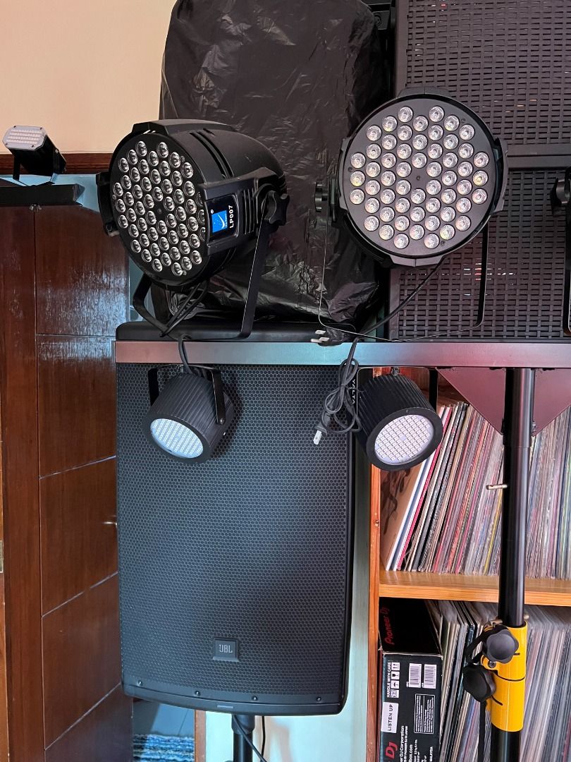 complete set for djing with 700 piecs of different vinyl, Audio, Other ...