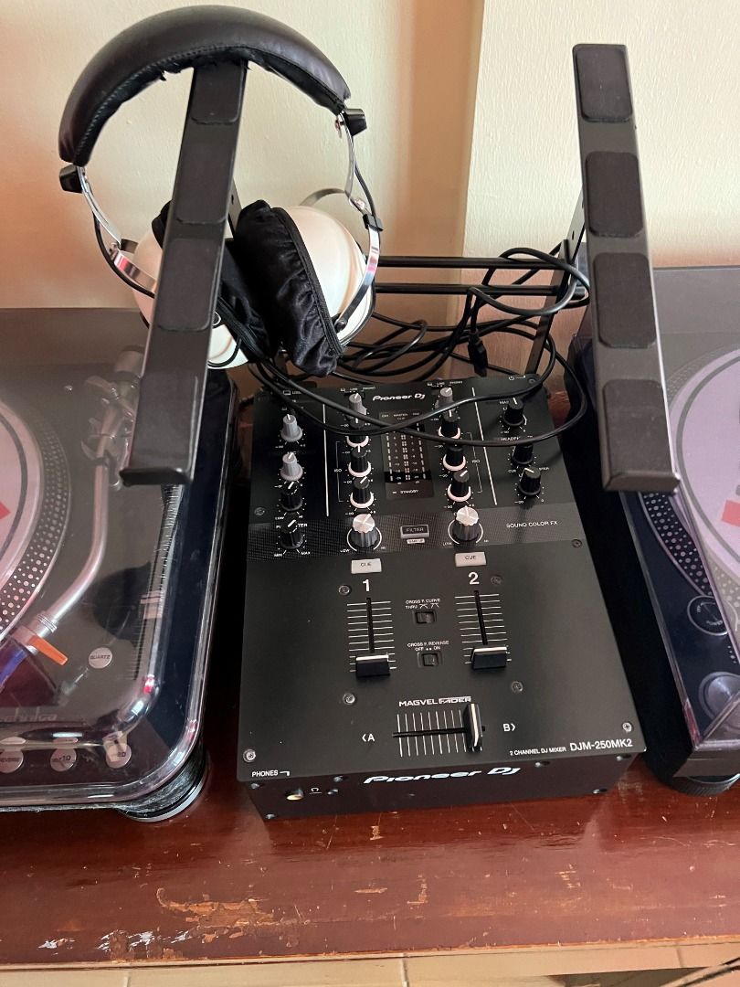 complete set for djing with 700 piecs of different vinyl, Audio, Other ...