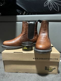 DR MARTENS BOOTS LOW CUT Women s Fashion Footwear Boots on