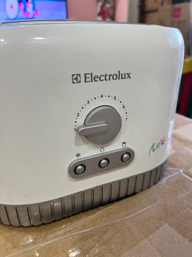 Electrolux bread toaster, TV & Home Appliances, Kitchen Appliances