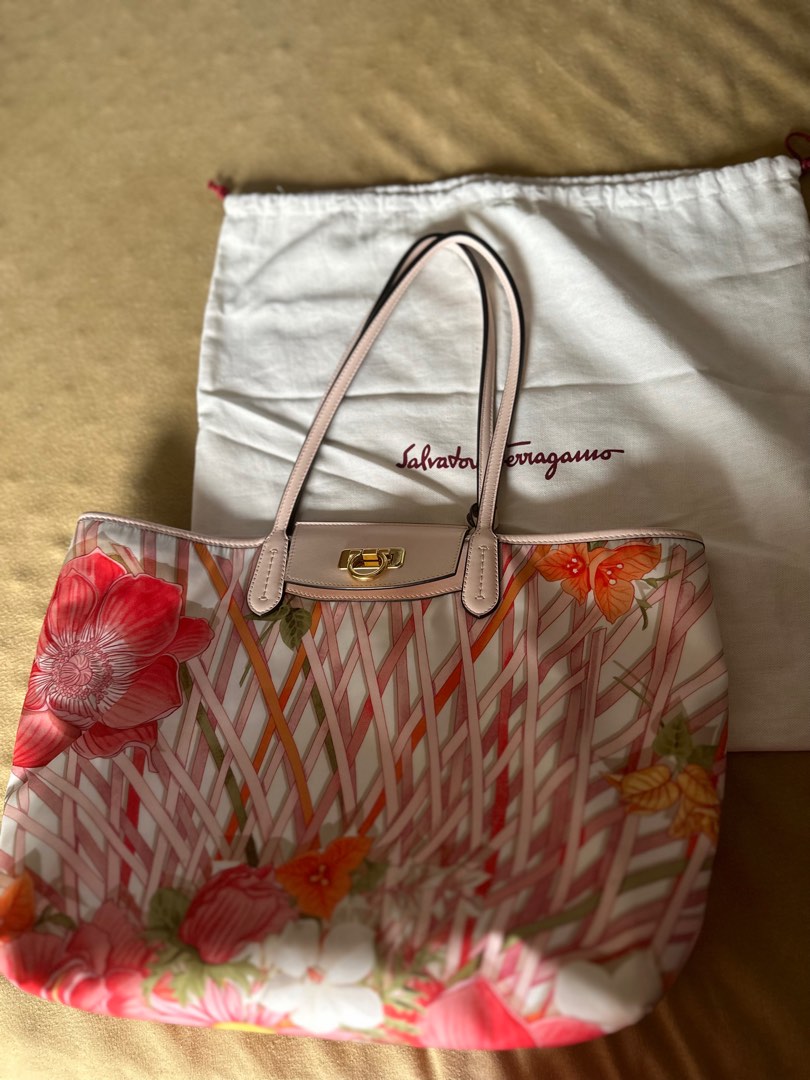Ferragamo emotion tote store